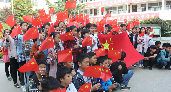 鄲城縣社會(huì)各界開展“中國(guó)紅慶國(guó)慶”慶?；顒?dòng)