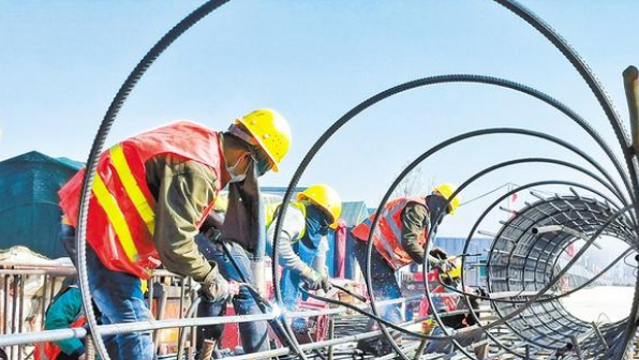 致敬！高溫下的建設(shè)者