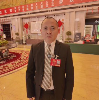 讓每個(gè)孩子身上有汗，眼里有光，一生向陽